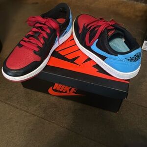 Jordan 1 Low W 9 M 7.5 Chicago/ UNC